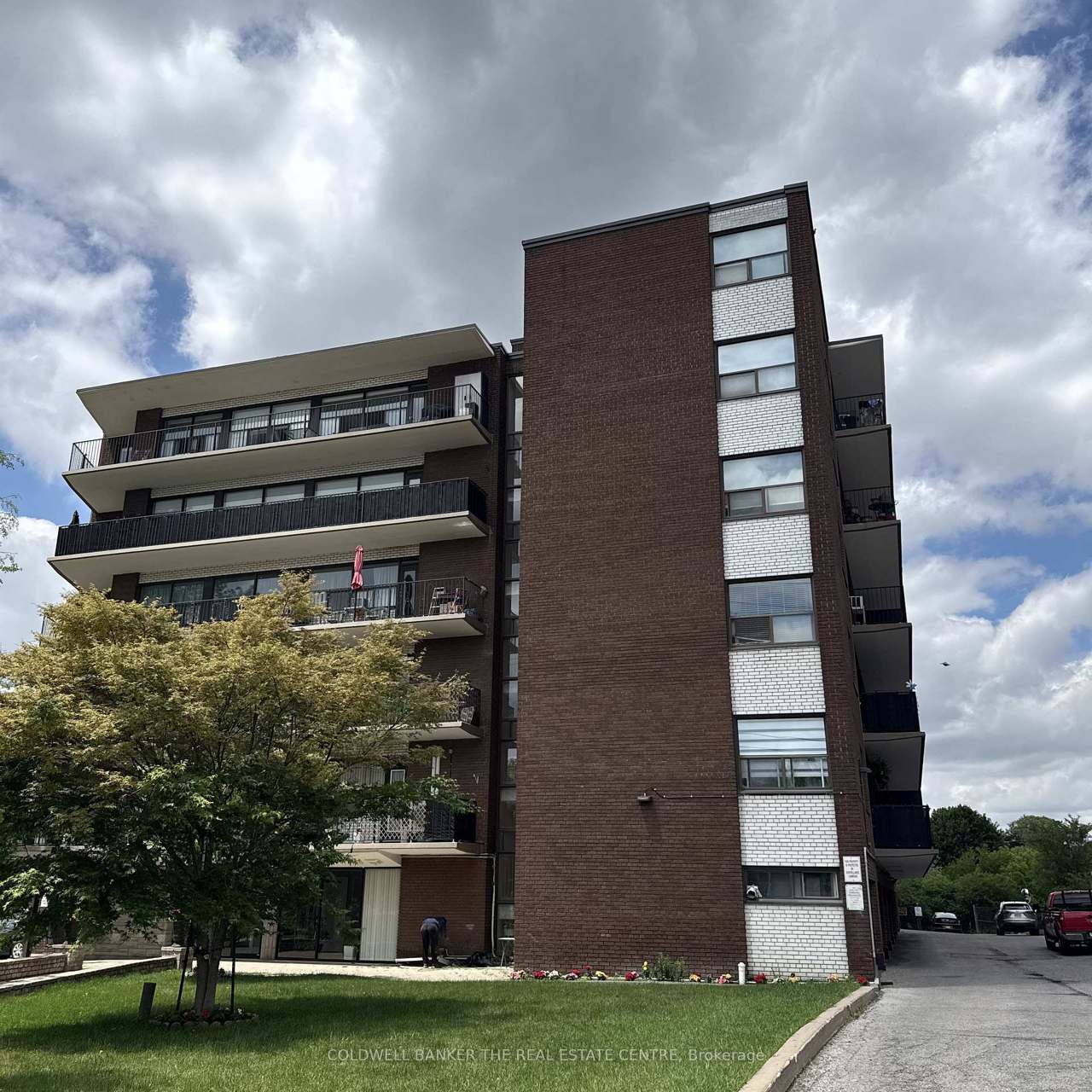 50 Gulliver Road 208, Toronto, ON M6M 2N2