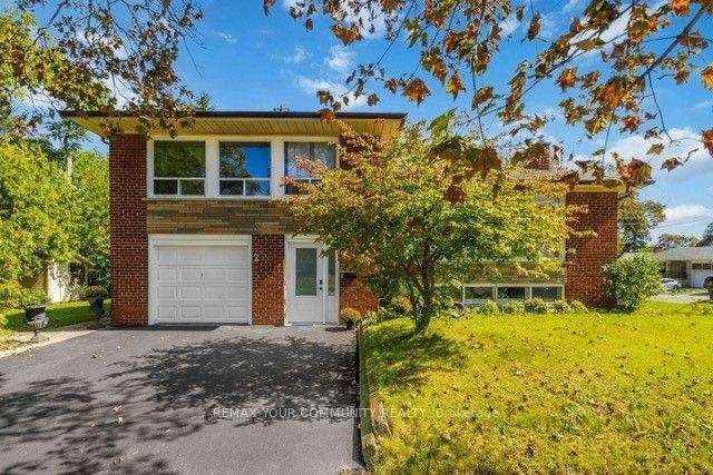 2 Munhall Road, Toronto, ON M9P 1P9