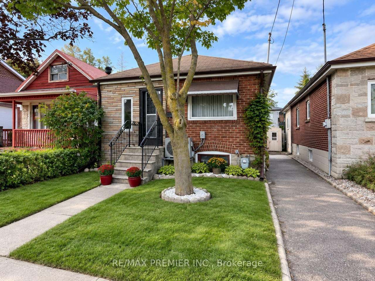 34 Rutherford Avenue, Toronto, ON M6M 2C6