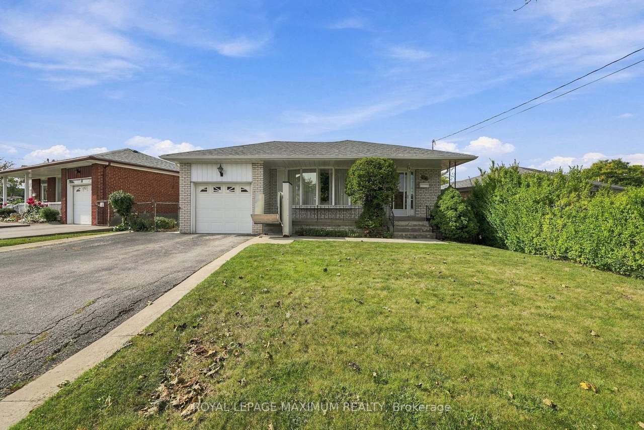 35 Norfield Crescent, Toronto, ON M9W 1X5