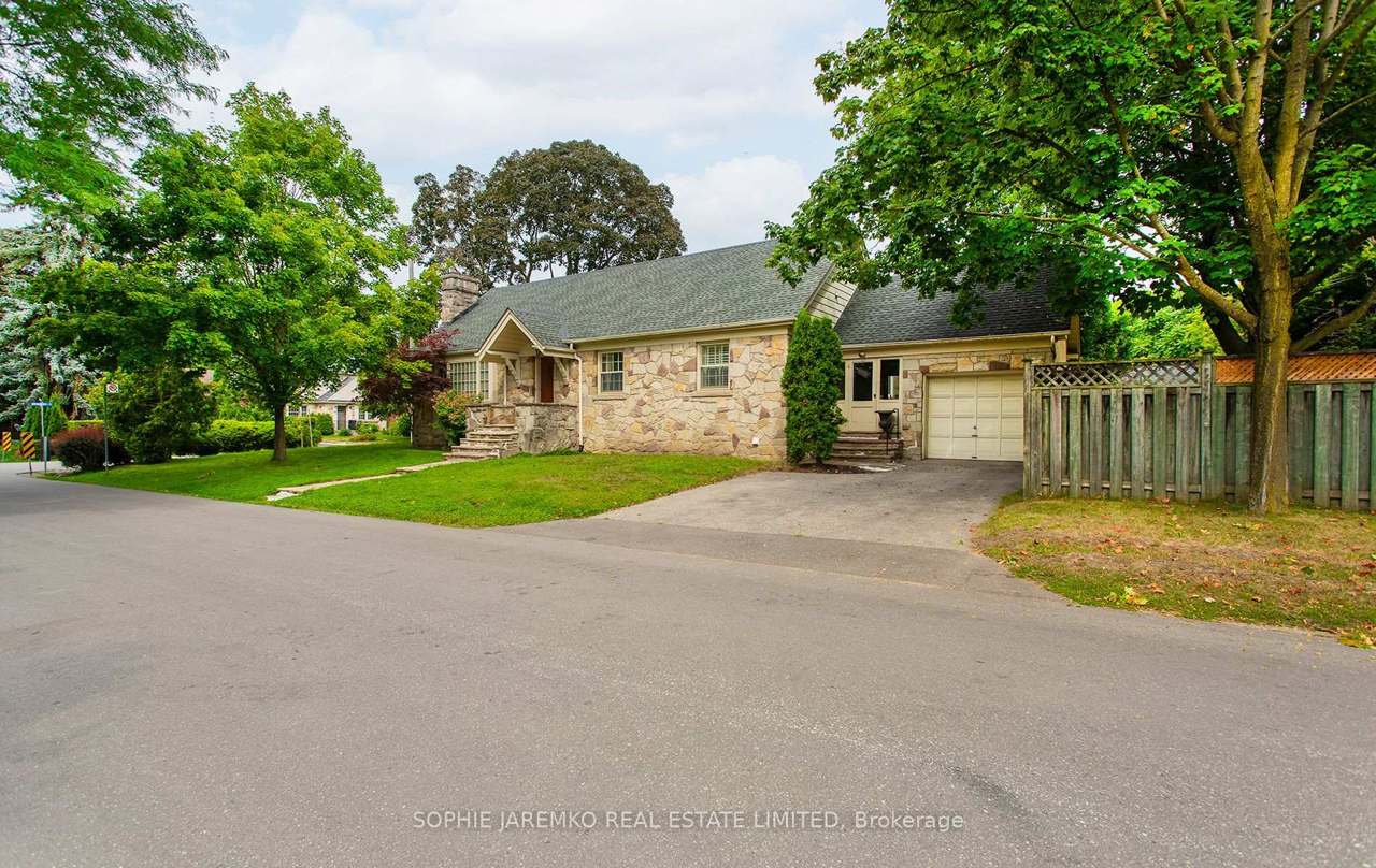 85 Brentwood Road S, Toronto, ON M8Z 3N4