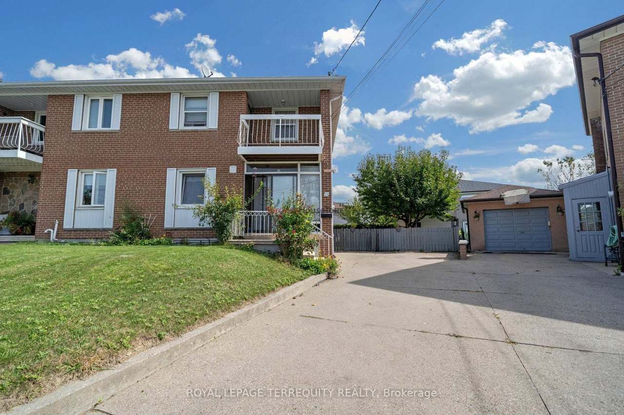 11 Dixiana Court, Toronto, ON M3L 1X3