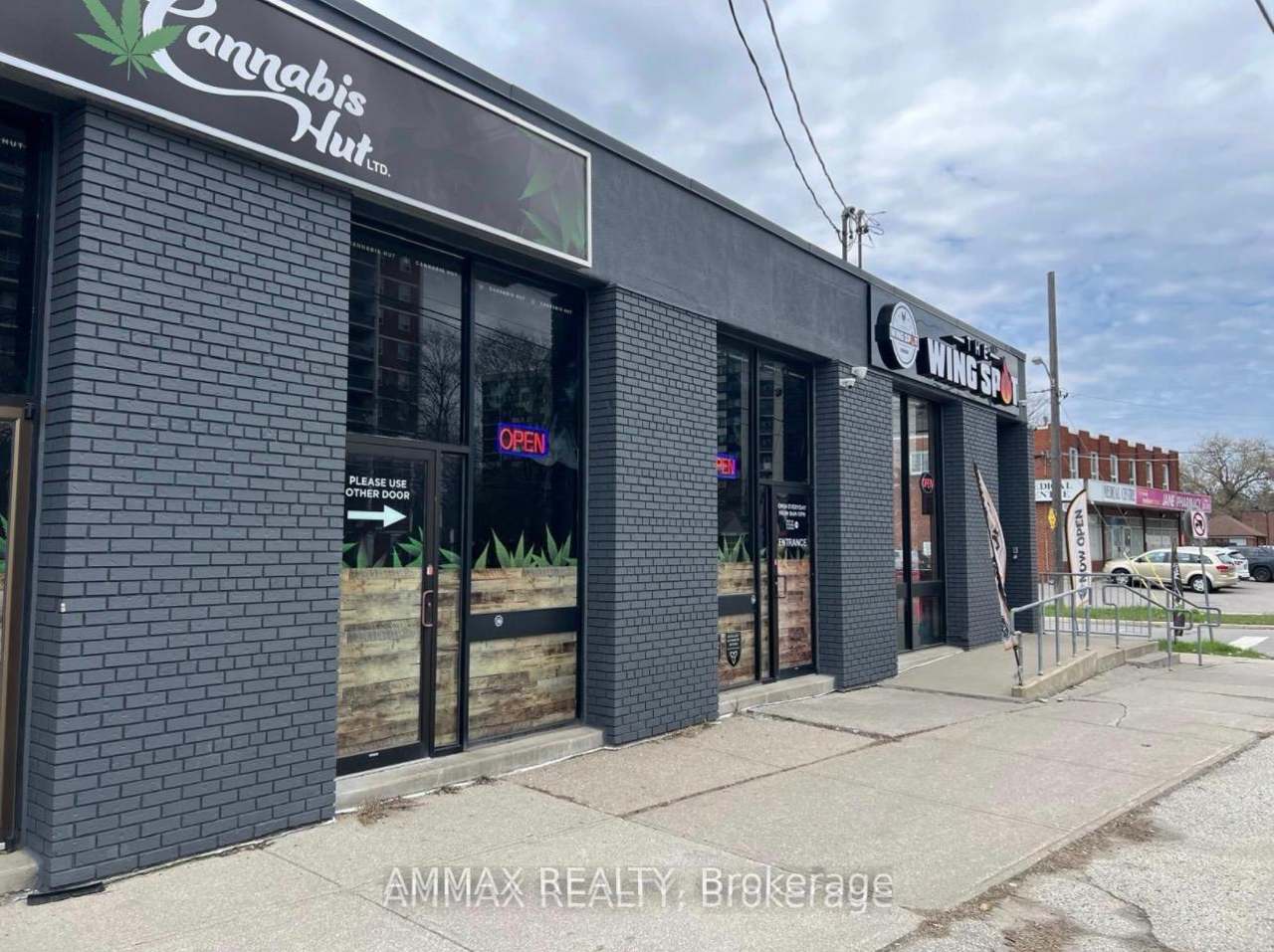 1746 Jane Street, Toronto, ON M9N 2S9